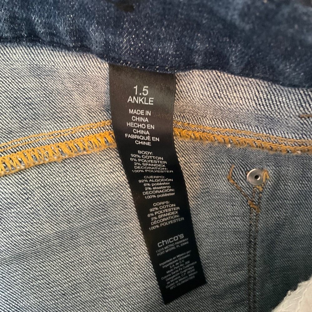 Chico's So Slimming Girlfriend Ankle Jeans Women 1.5 Blue Floral Embroidered - Picture 3 of 9